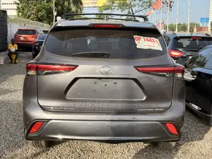 Toyota Highlander Limited 2022 Gray
