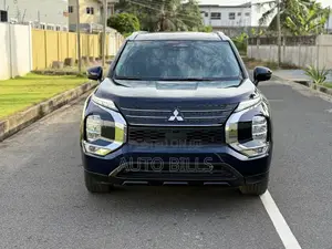Mitsubishi Outlander SE 2022 Blue