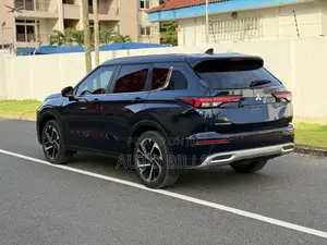 Mitsubishi Outlander SE 2022 Blue