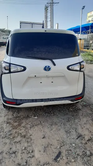 Toyota Sienta 2016 White