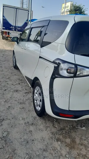 Toyota Sienta 2016 White