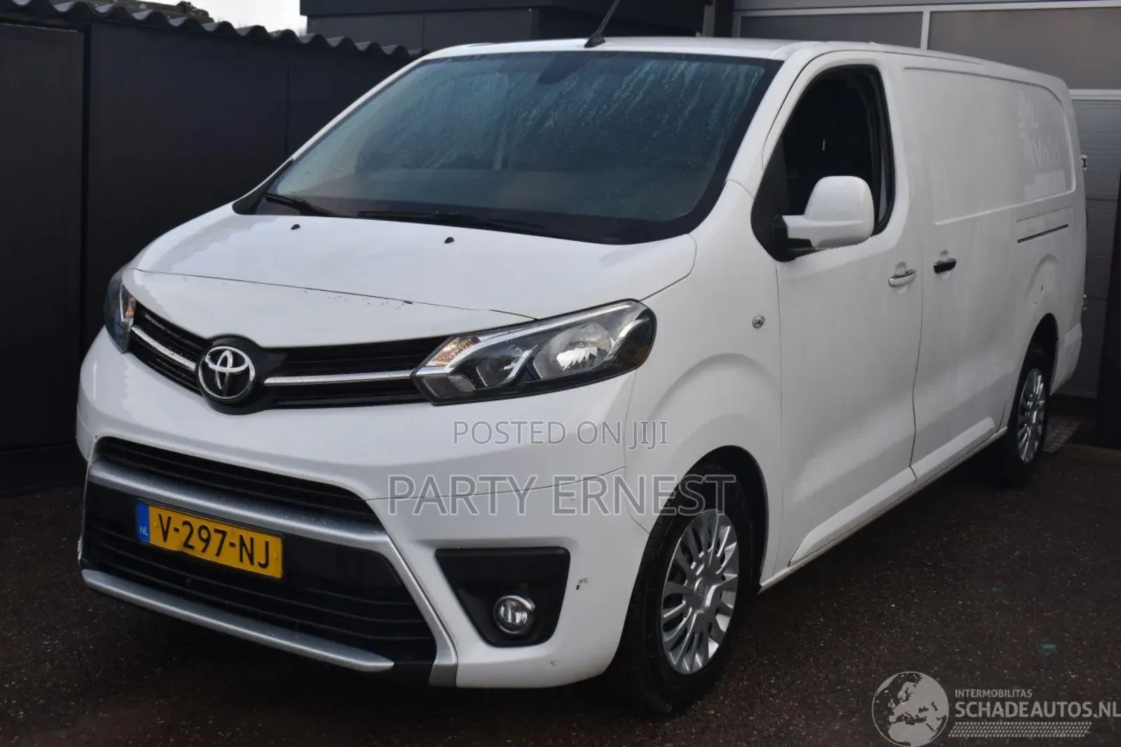 Toyota HiAce 2016 White
