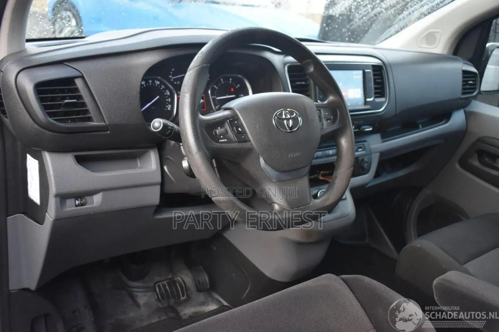 Toyota HiAce 2016 White