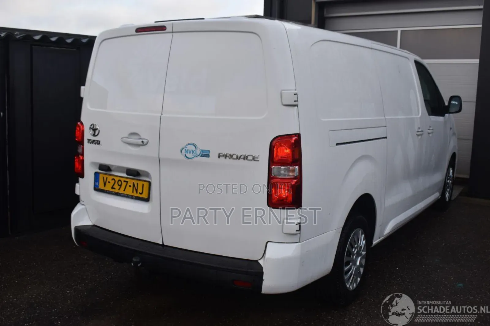 Toyota HiAce 2016 White