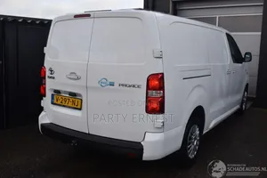 Toyota HiAce 2016 White