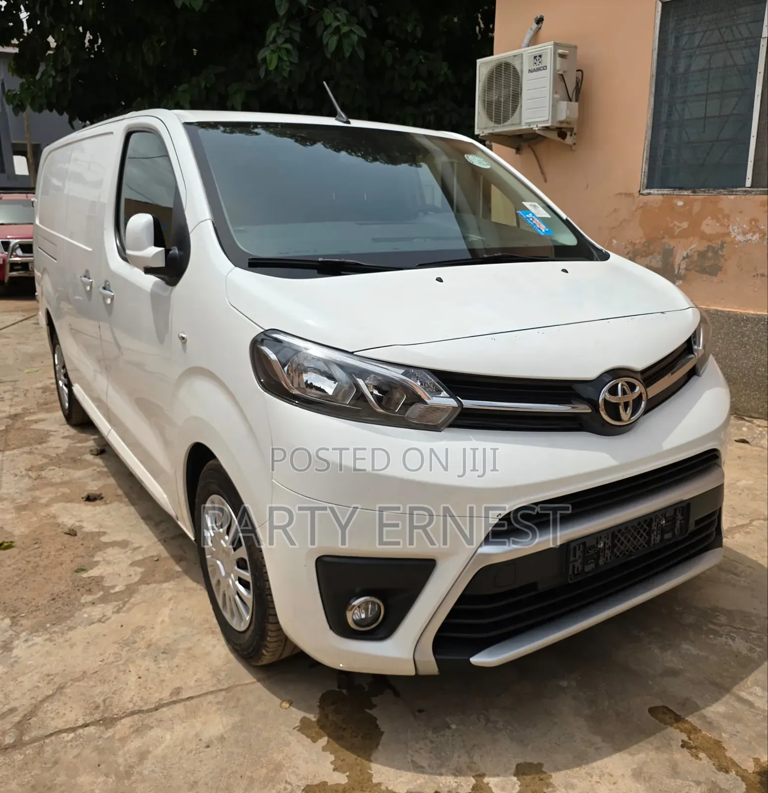 Toyota HiAce 2016 White