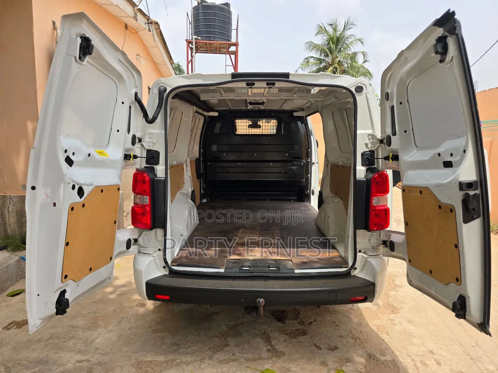 Toyota HiAce 2016 White