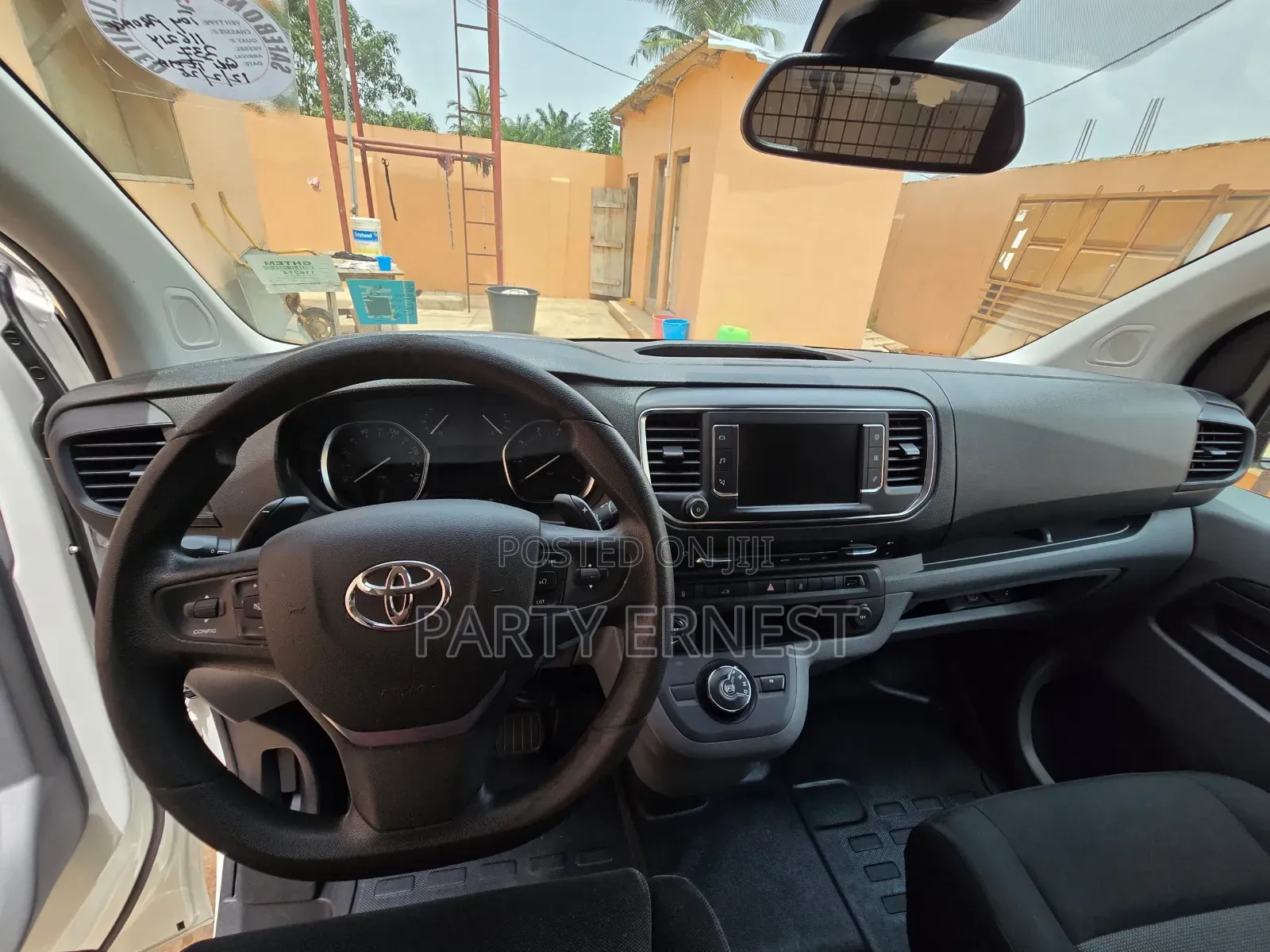 Toyota HiAce 2016 White