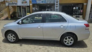 Toyota Belta 2010 Silver