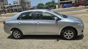 Toyota Belta 2010 Silver