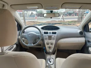 Toyota Belta 2010 Silver