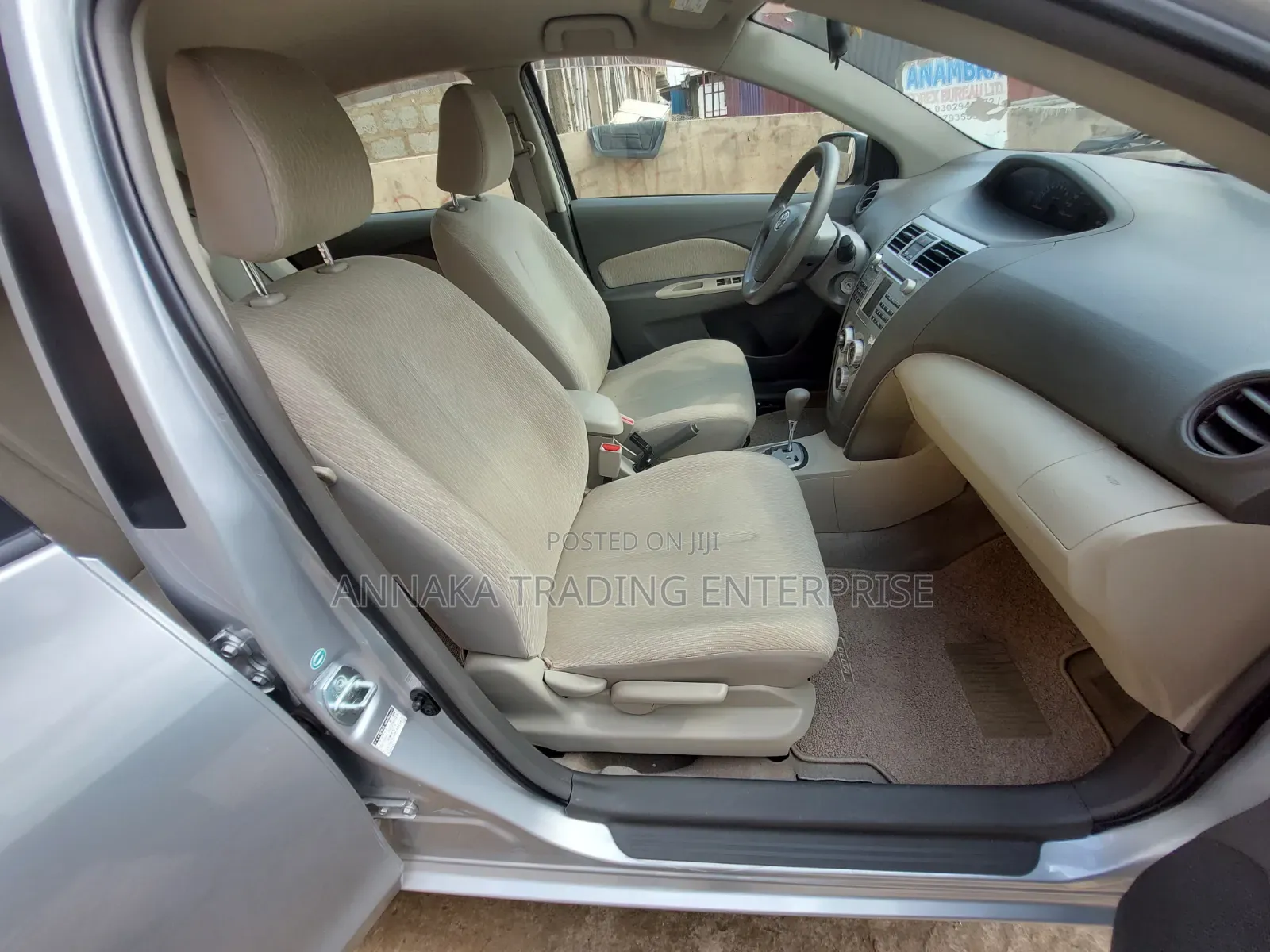 Toyota Belta 2010 Silver