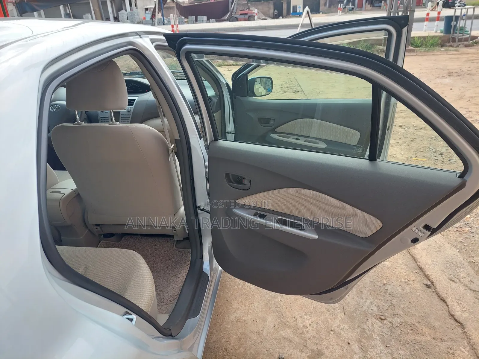 Toyota Belta 2010 Silver