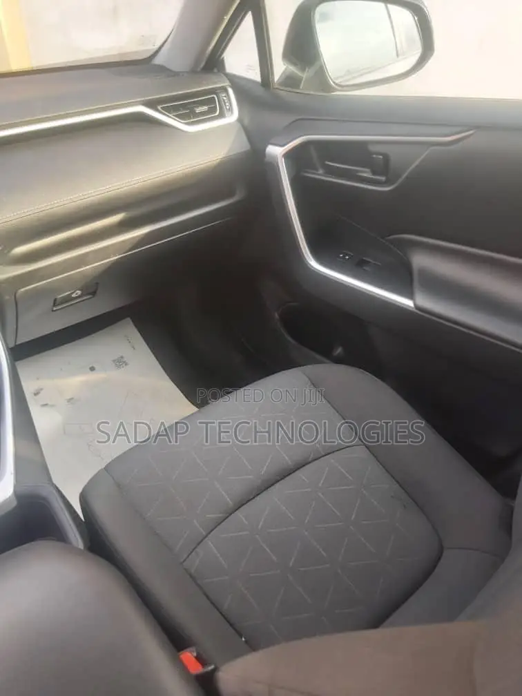 Toyota RAV4 LE 2022 Gray