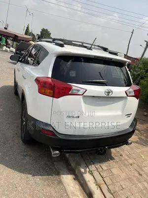 Toyota RAV4 Limited 4dr SUV AWD (2.5L 4cyl 6A) 2015 White