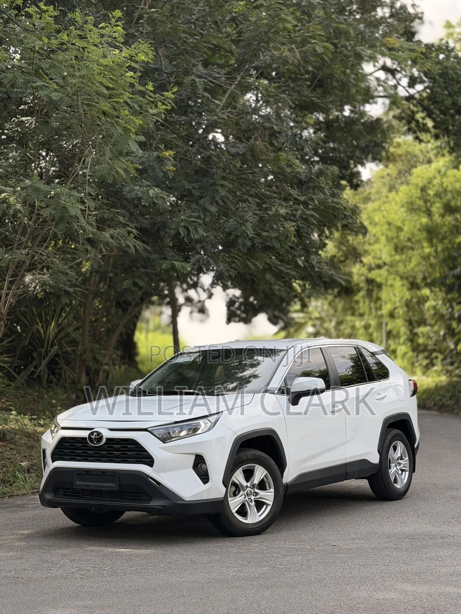 Toyota RAV4 LE AWD 2023 White
