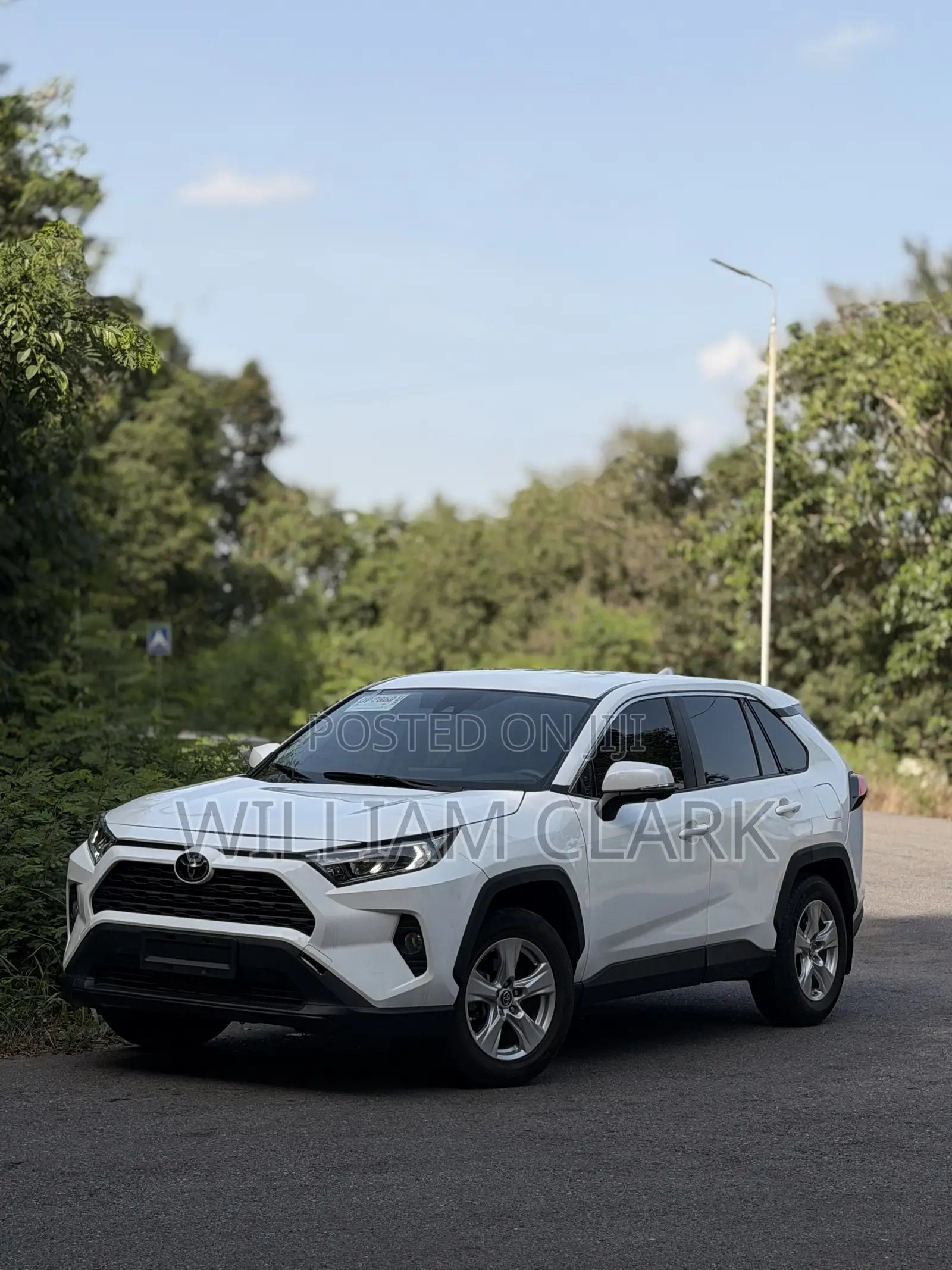 Toyota RAV4 LE AWD 2023 White