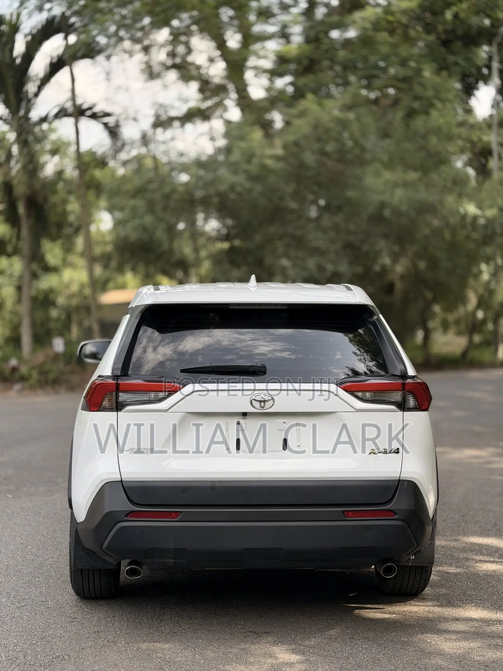 Toyota RAV4 LE AWD 2023 White