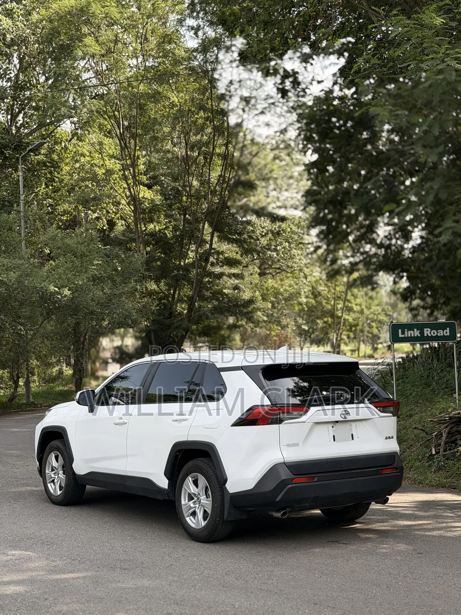 Toyota RAV4 LE AWD 2023 White