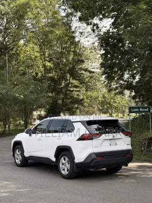 Toyota RAV4 LE AWD 2023 White