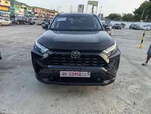 Toyota RAV4 XLE 2025 Black