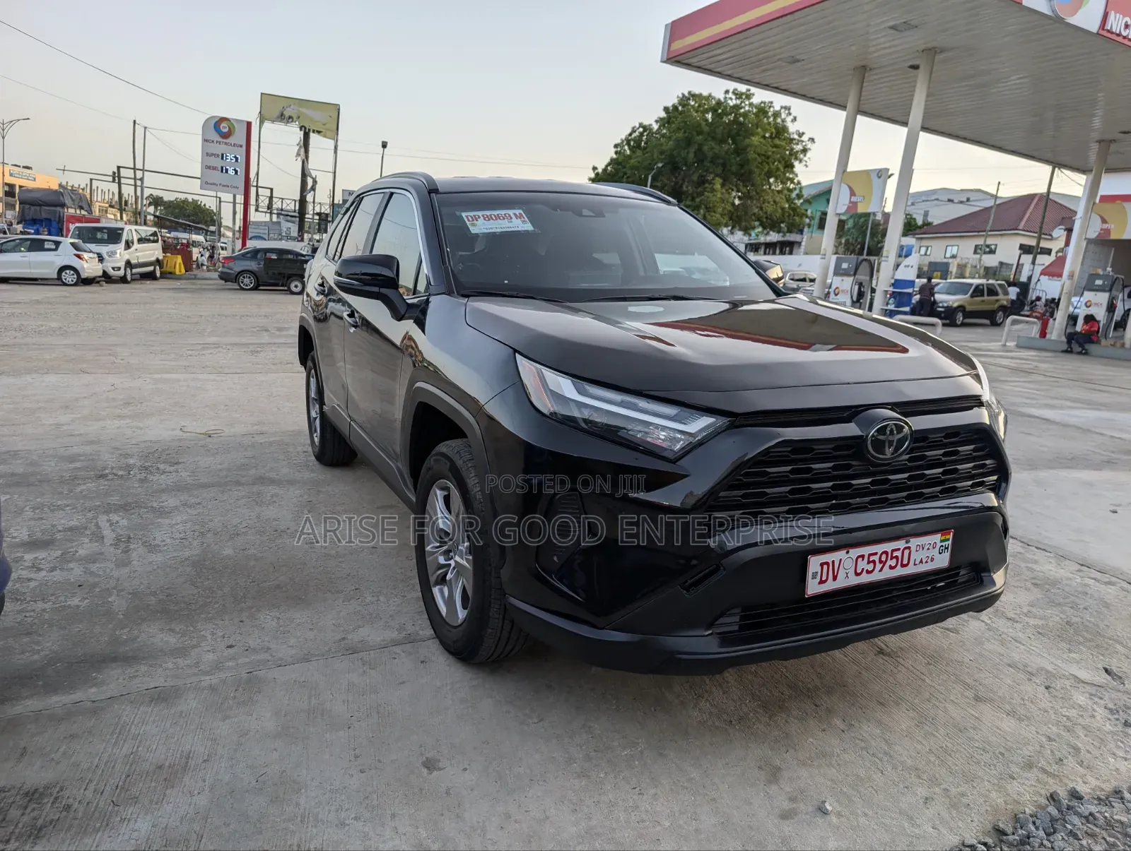 Toyota RAV4 XLE 2025 Black