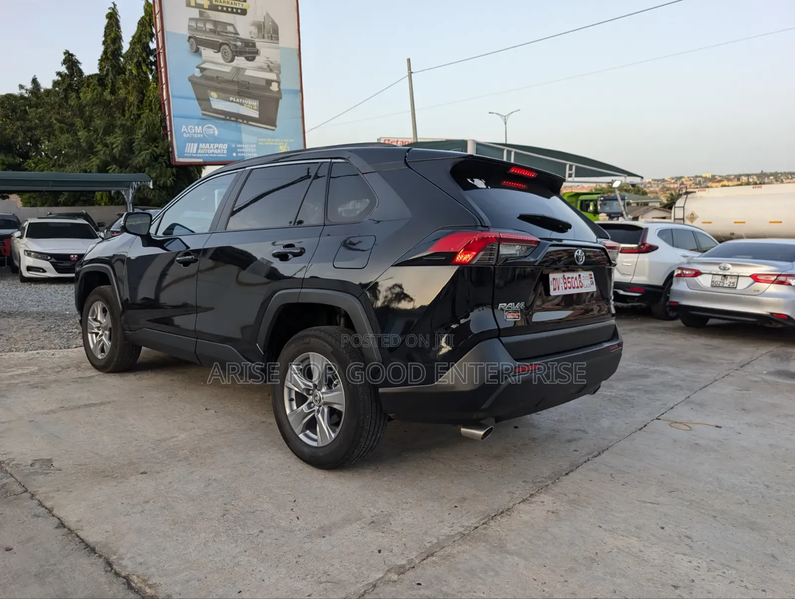 Toyota RAV4 XLE 2025 Black