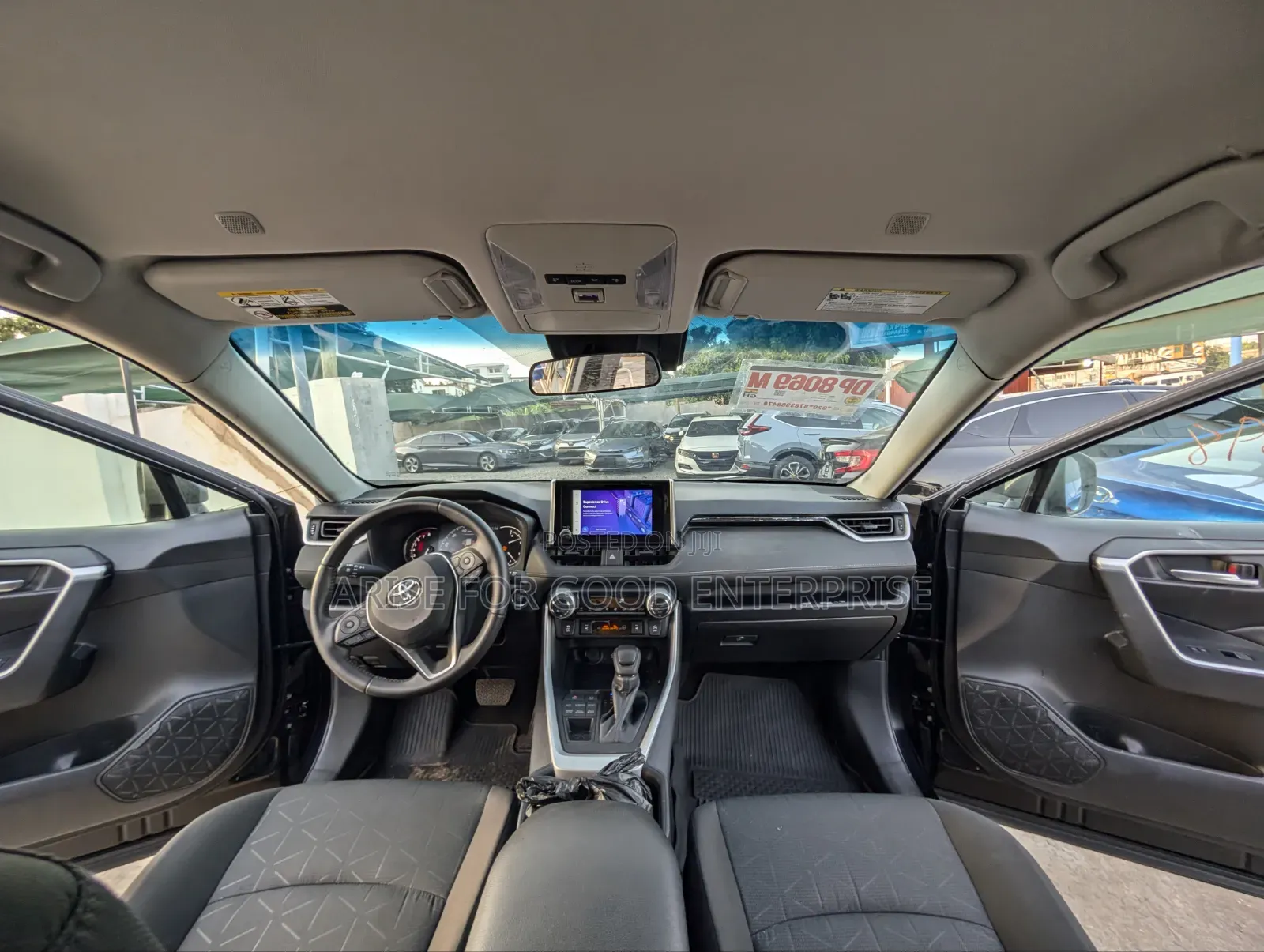 Toyota RAV4 XLE 2025 Black