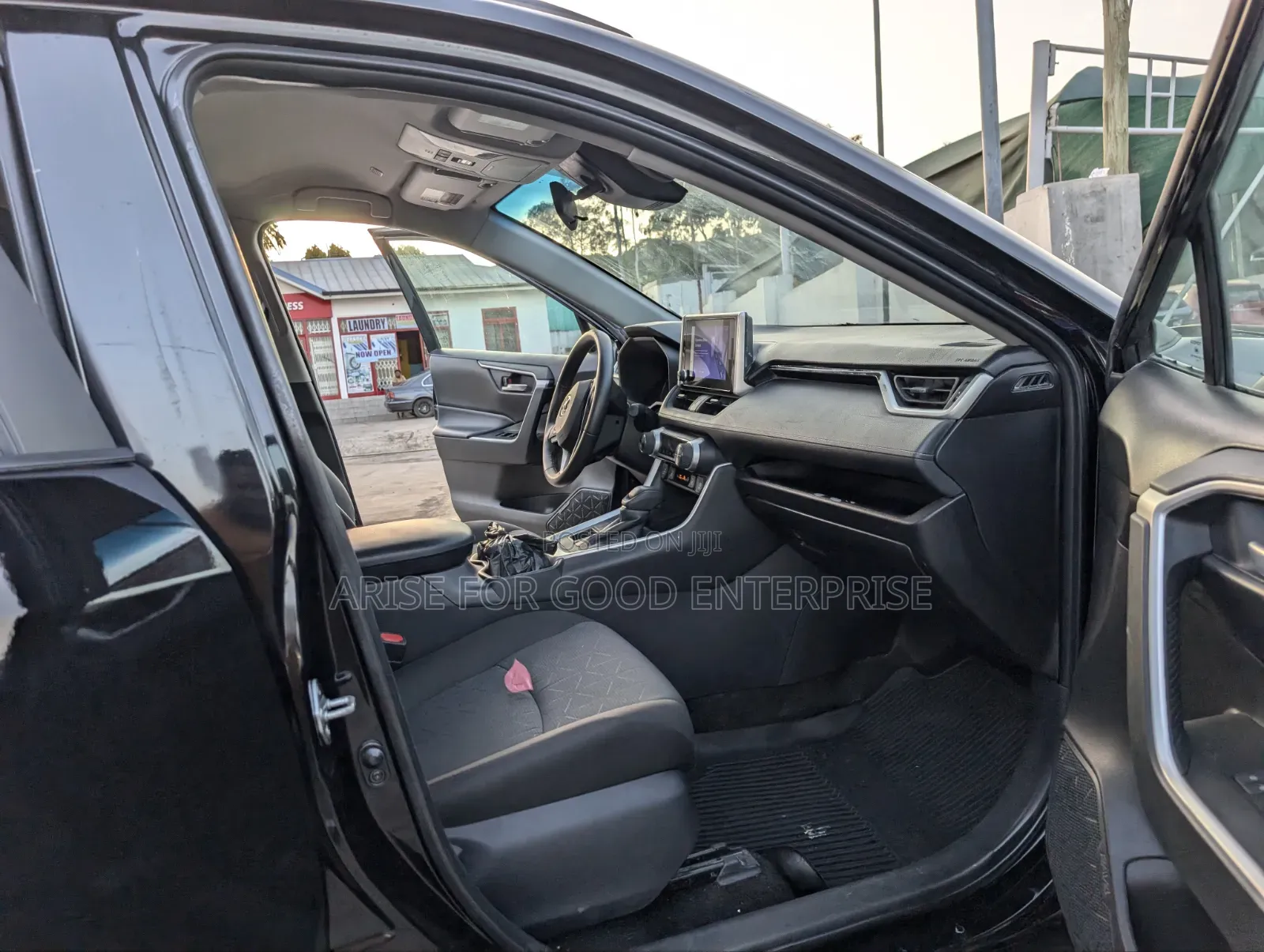 Toyota RAV4 XLE 2025 Black