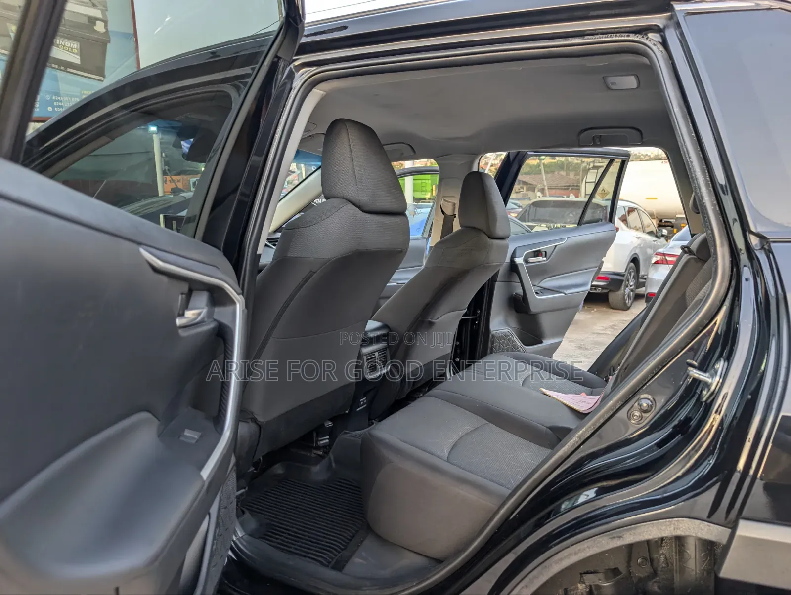 Toyota RAV4 XLE 2025 Black