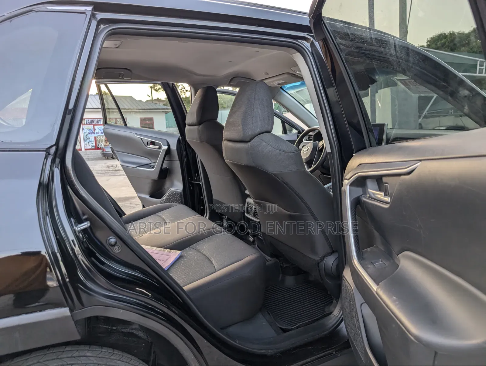 Toyota RAV4 XLE 2025 Black