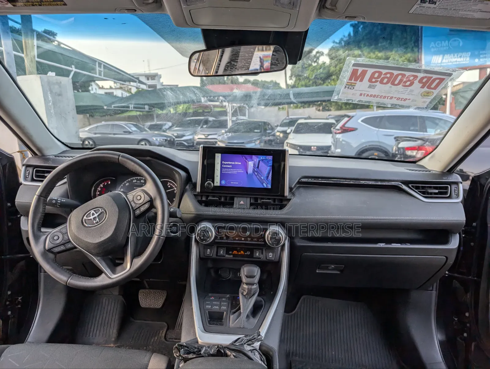 Toyota RAV4 XLE 2025 Black