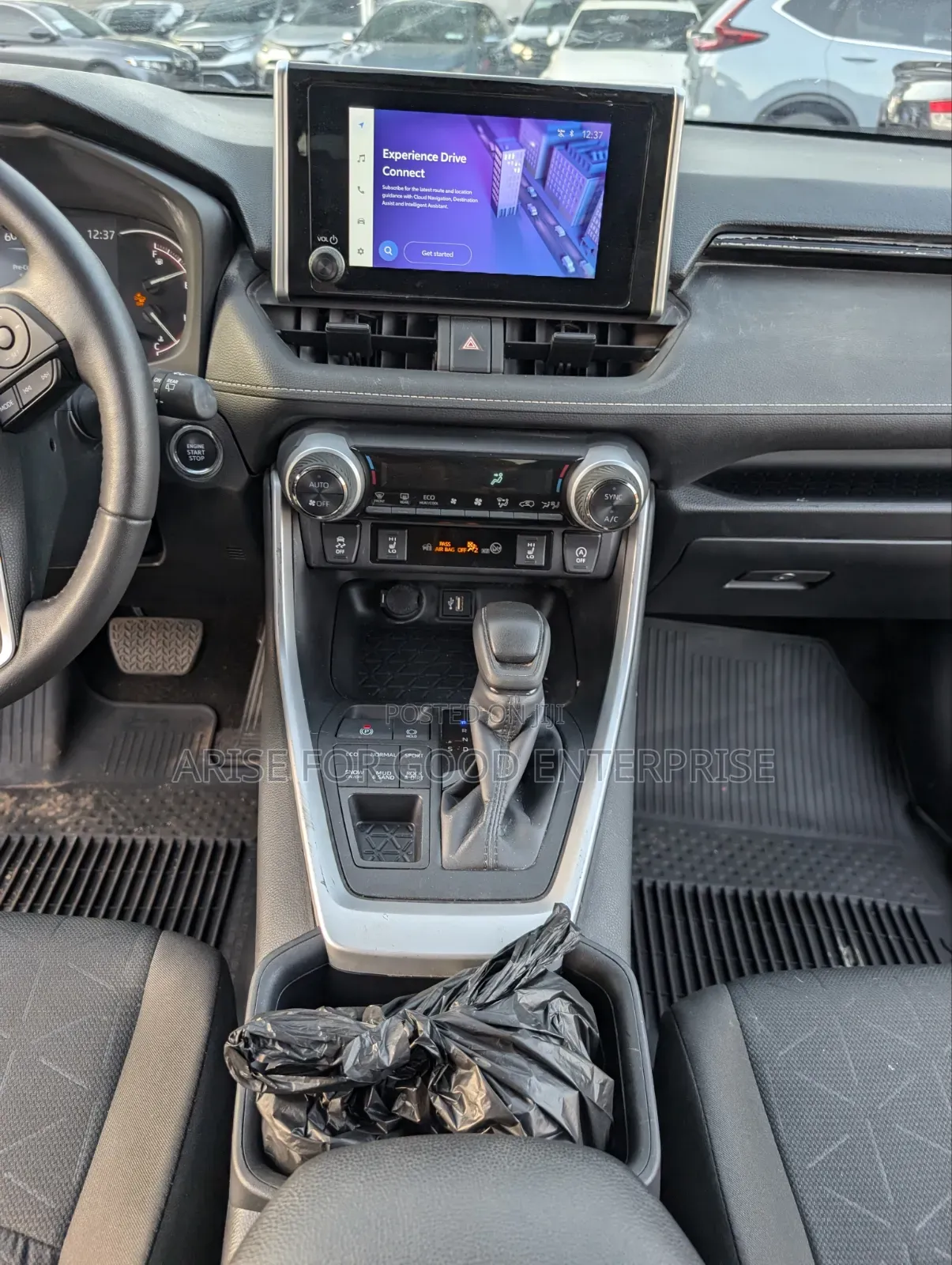 Toyota RAV4 XLE 2025 Black