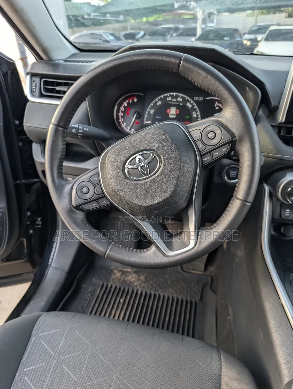 Toyota RAV4 XLE 2025 Black