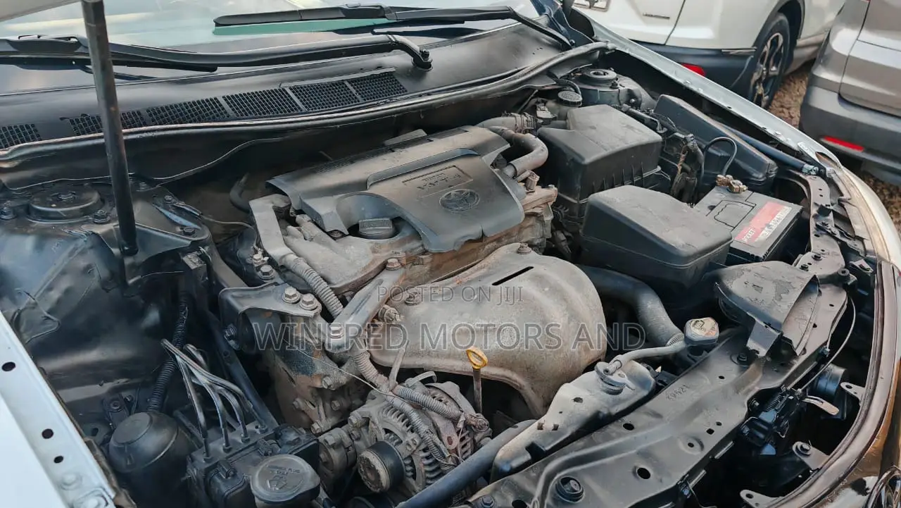 Toyota Camry SE 4dr Sedan (2.5L 4cyl 6A) 2014 White