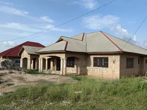 7bdrm House in Abuakwa Sepaase, Kumasi Metropolitan for sale