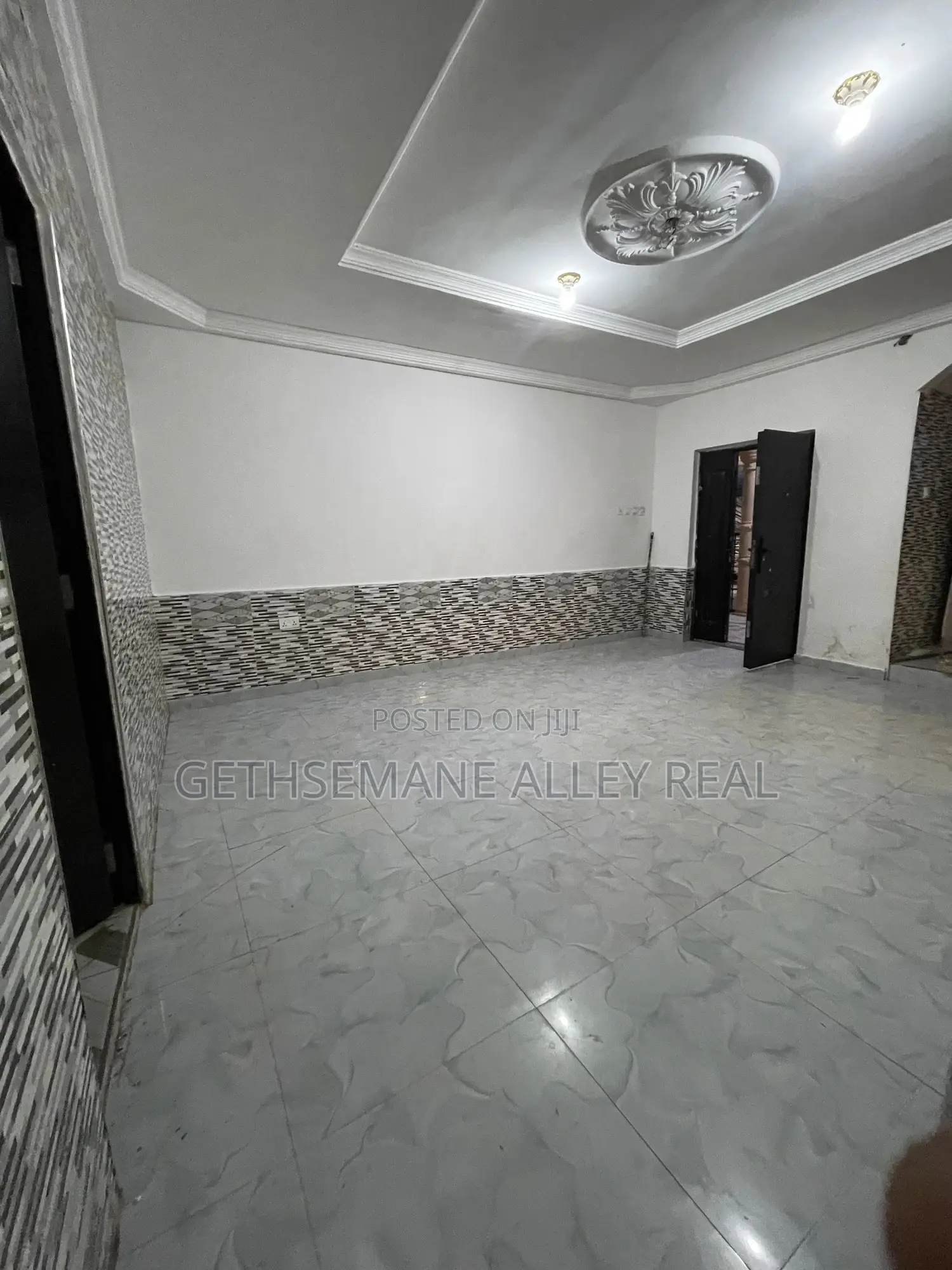2bdrm Apartment in Gethsemeny Alley, West Hills Mall Area for rent