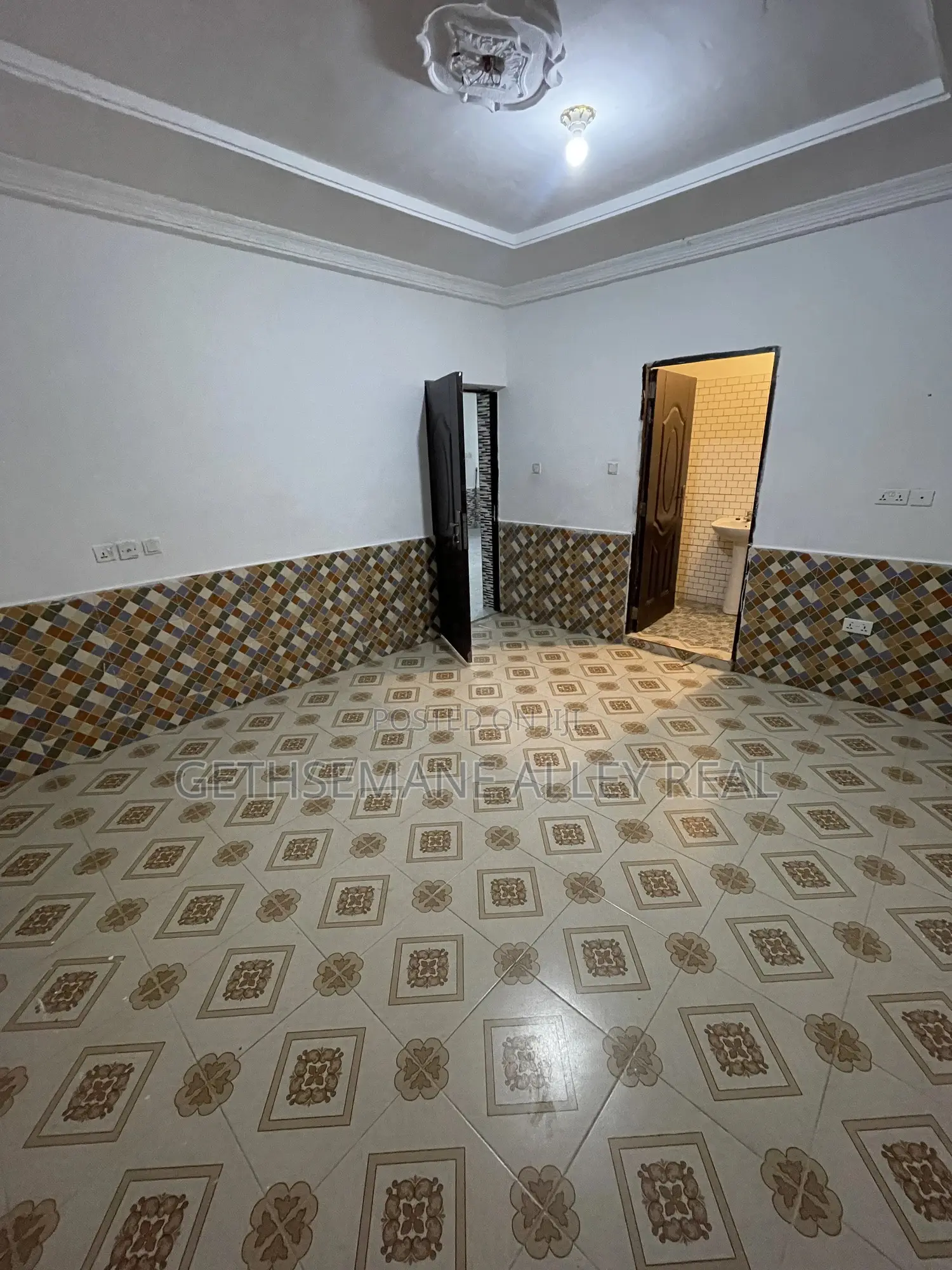 2bdrm Apartment in Gethsemeny Alley, West Hills Mall Area for rent