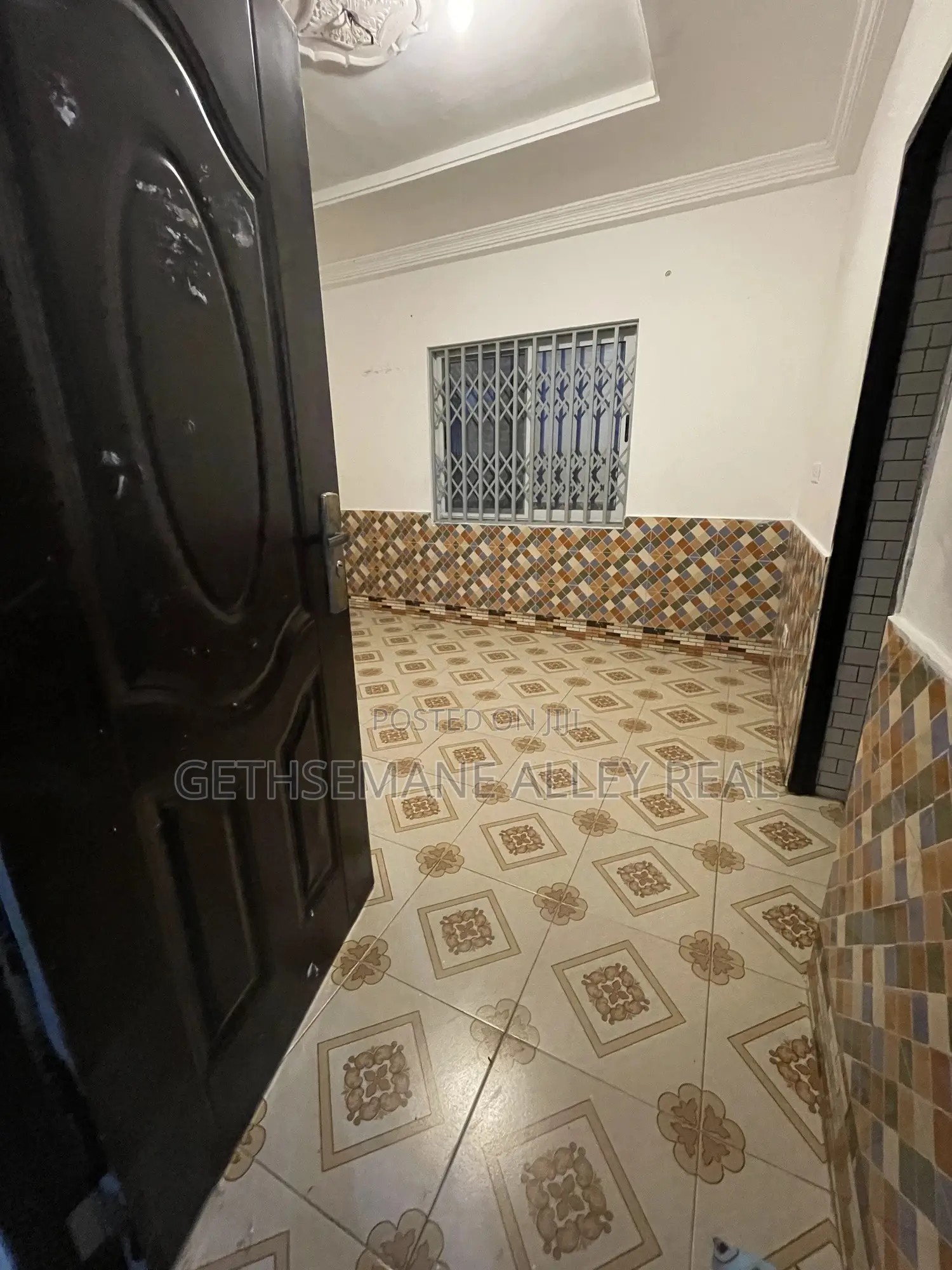 2bdrm Apartment in Gethsemeny Alley, West Hills Mall Area for rent