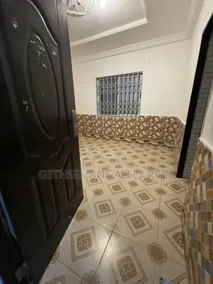 2bdrm Apartment in Gethsemeny Alley, West Hills Mall Area for rent