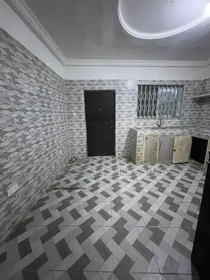 2bdrm Apartment in Gethsemeny Alley, West Hills Mall Area for rent