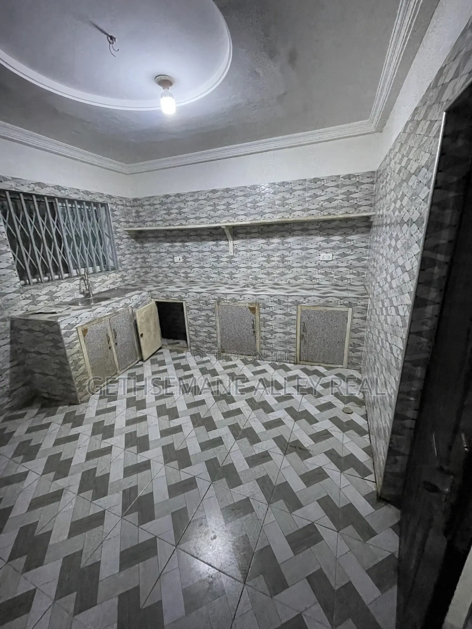 2bdrm Apartment in Gethsemeny Alley, West Hills Mall Area for rent