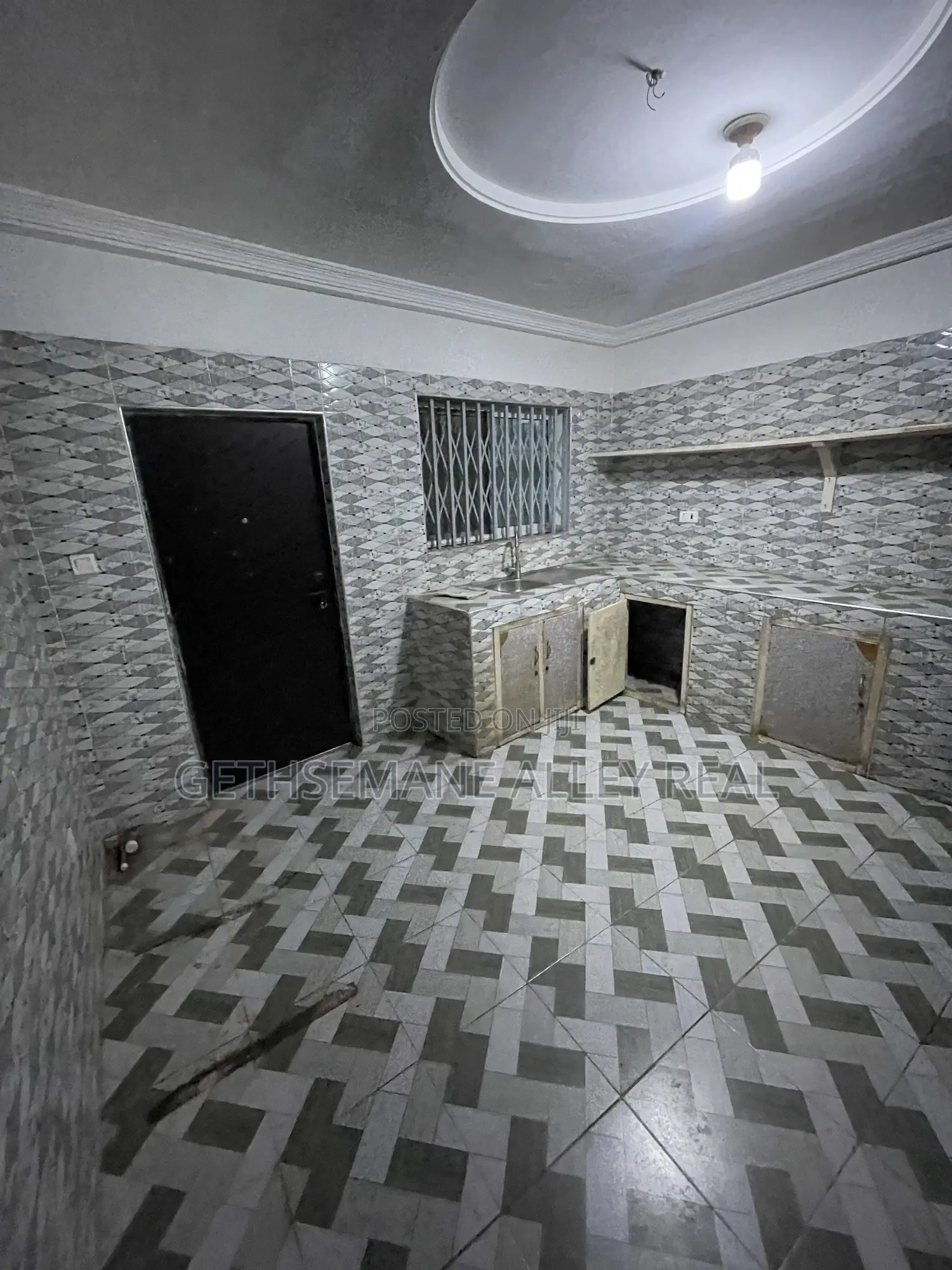 2bdrm Apartment in Gethsemeny Alley, West Hills Mall Area for rent