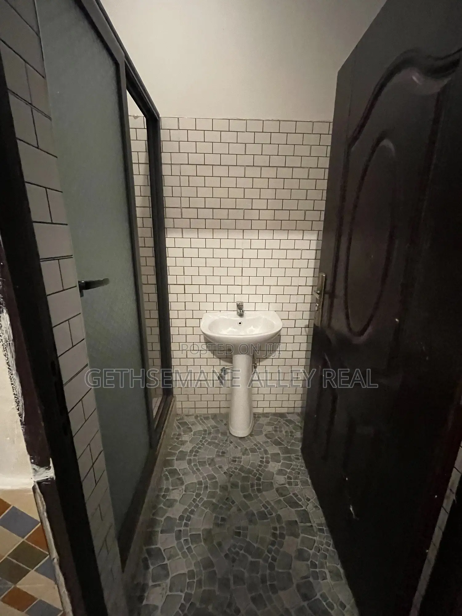 2bdrm Apartment in Gethsemeny Alley, West Hills Mall Area for rent