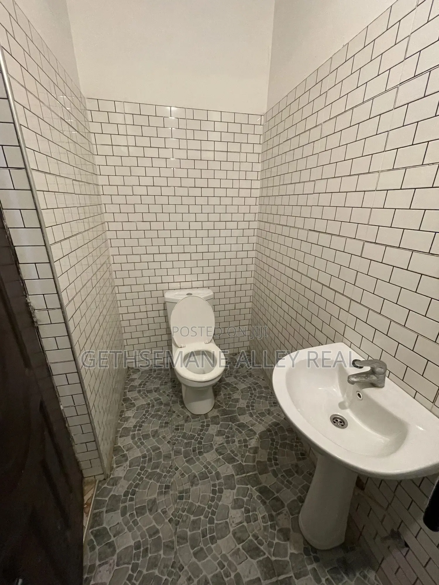 2bdrm Apartment in Gethsemeny Alley, West Hills Mall Area for rent