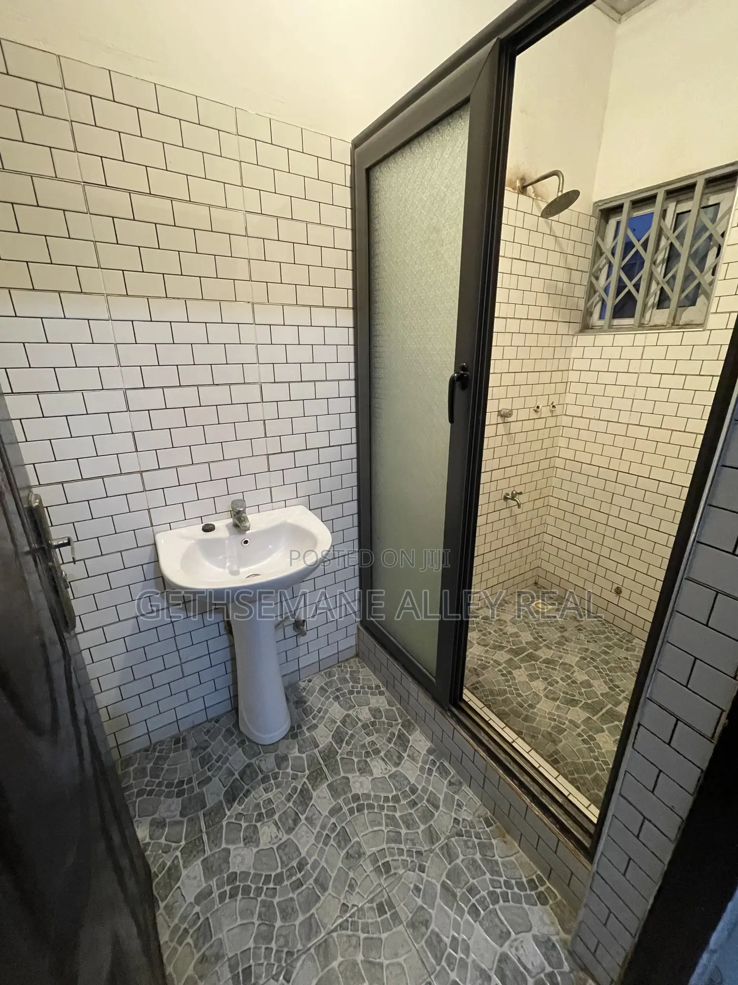 2bdrm Apartment in Gethsemeny Alley, West Hills Mall Area for rent