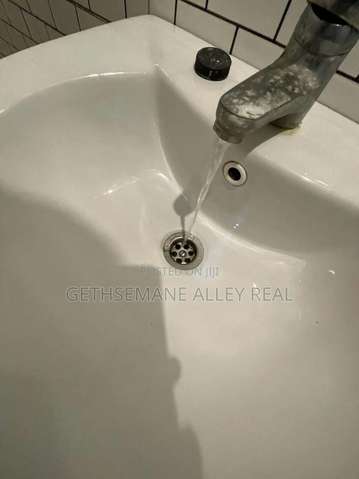 2bdrm Apartment in Gethsemeny Alley, West Hills Mall Area for rent