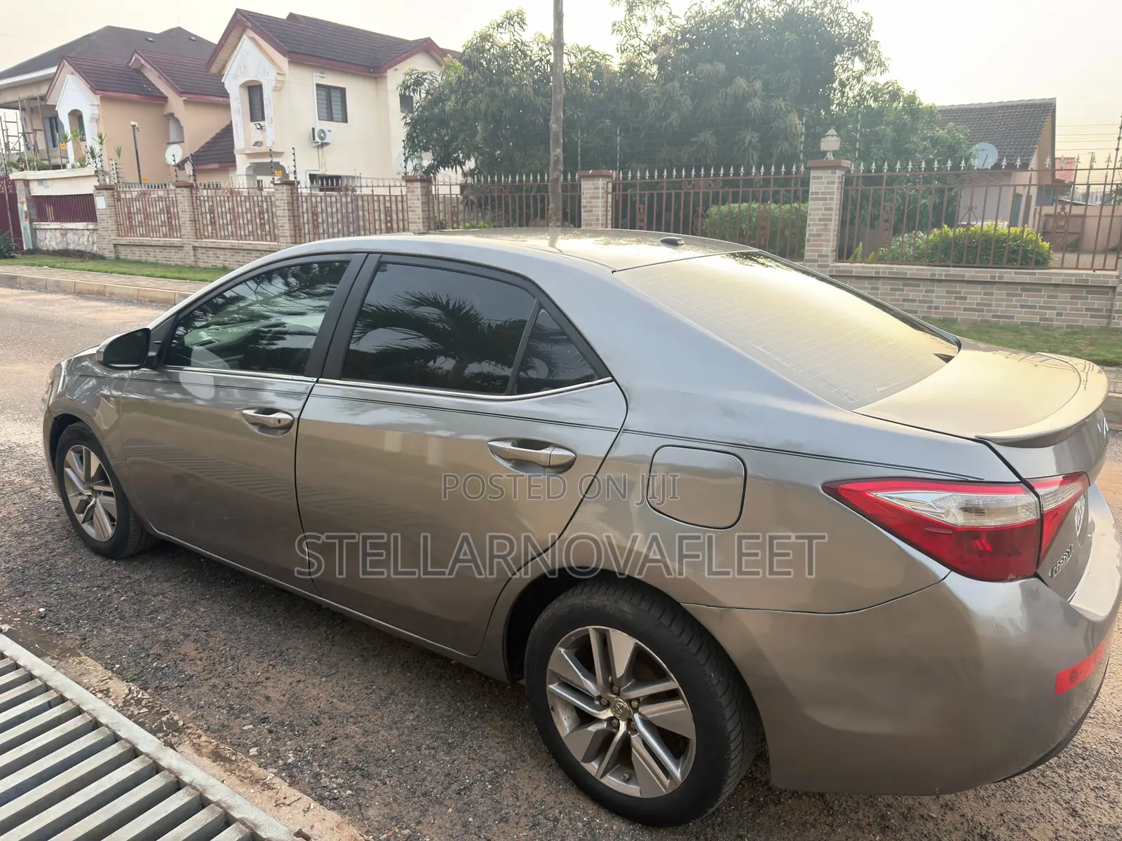 Toyota Corolla LE Eco Premium 4dr Sedan (1.8L 4cyl CVT) 2014 Brown