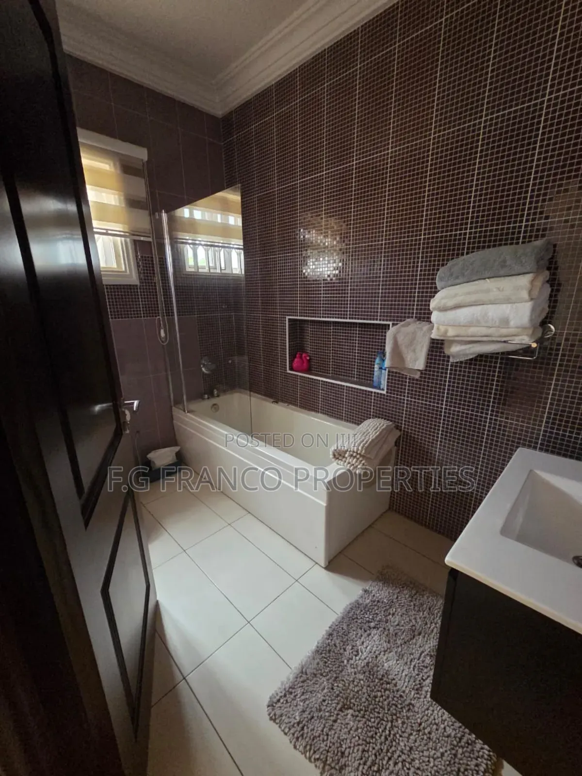 5bdrm House in Kg Franco Properties, Spintex for sale