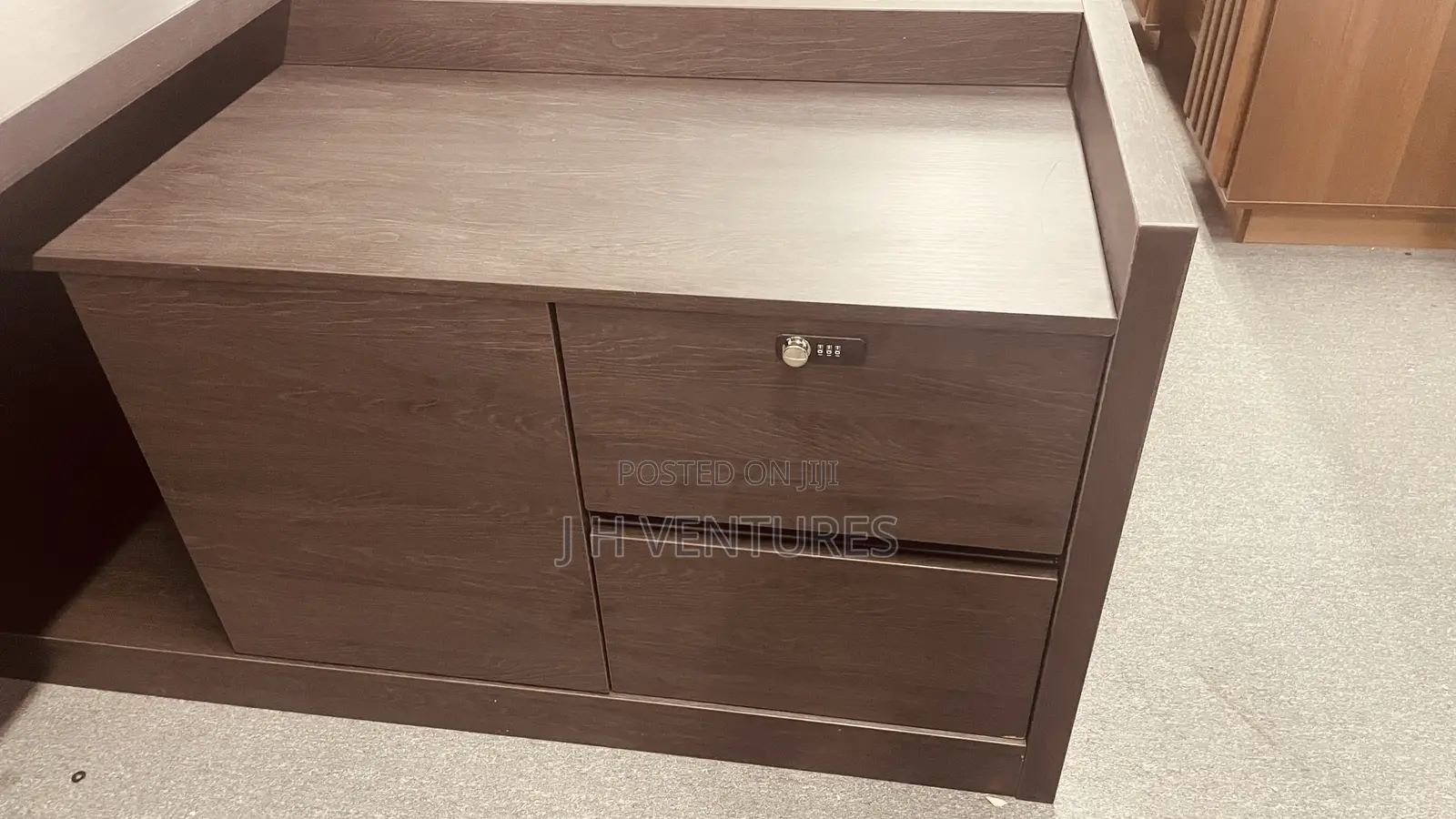 L Shaped Office Table (9304-18)